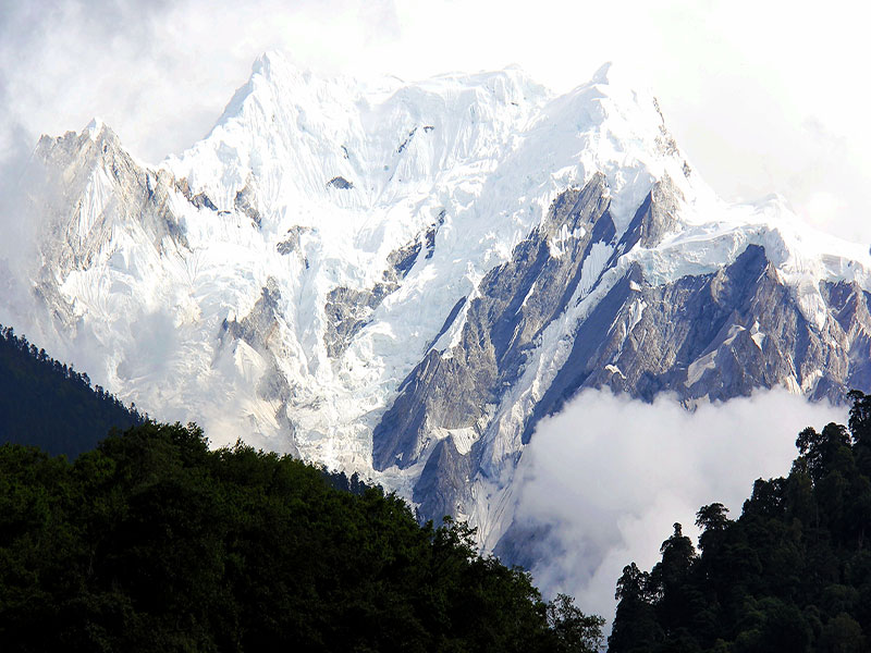 四姑娘山全景雙溝二日游，贈送臥龍熊貓遺址愽物館，贈送嘉絨土司官寨